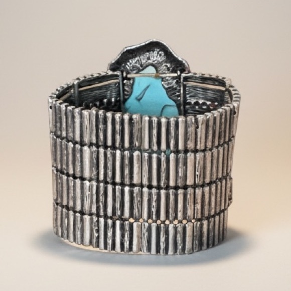 Handcrafted Vintage Turquoise Stone Medallion Silver Bracelet - Picture 3 of 10